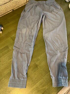 Nike Mens Lightweight Gray Athletic Joggers With Pockets Size S Elastic Waistban